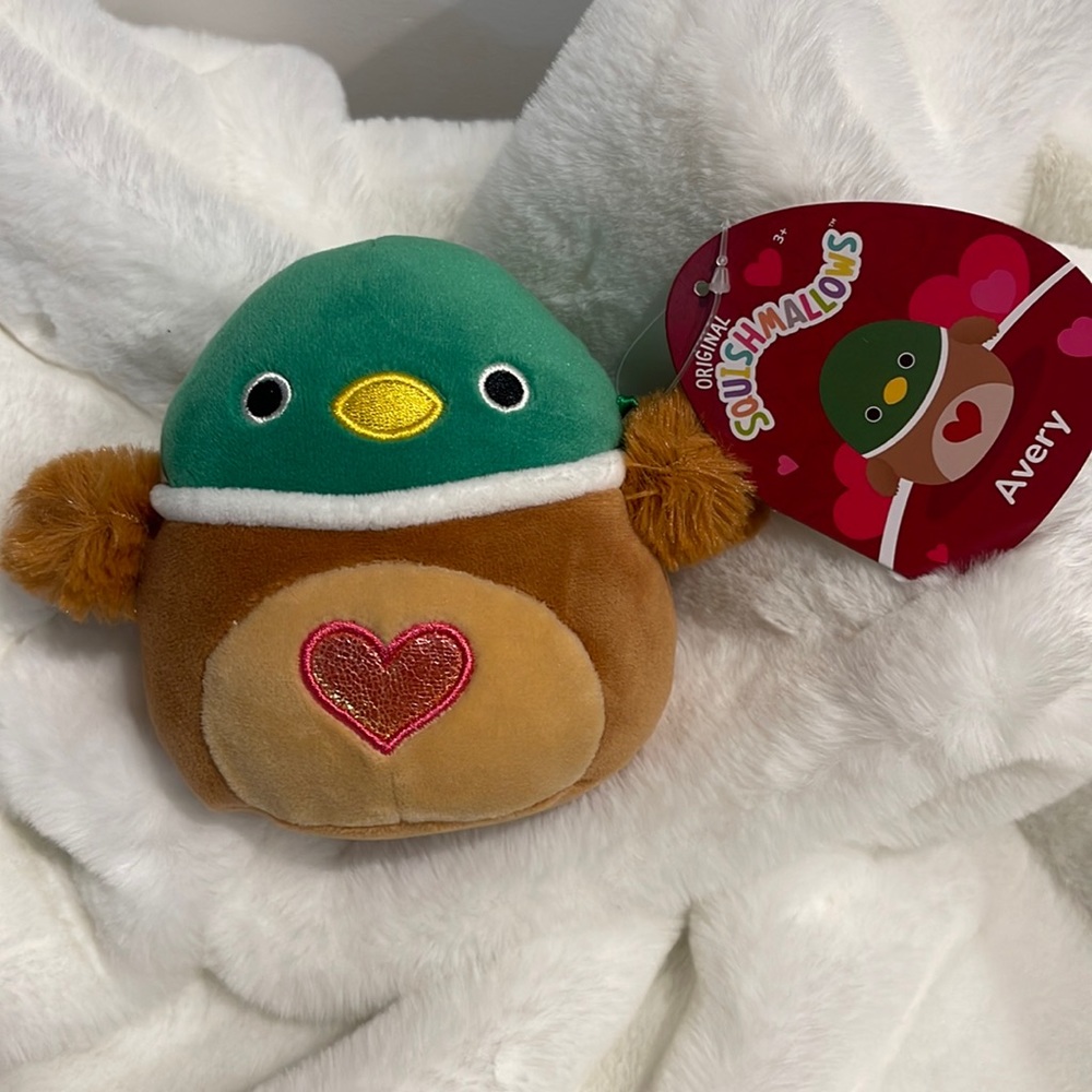 Squishmallow Avery the duck 4” 2023 Valentines